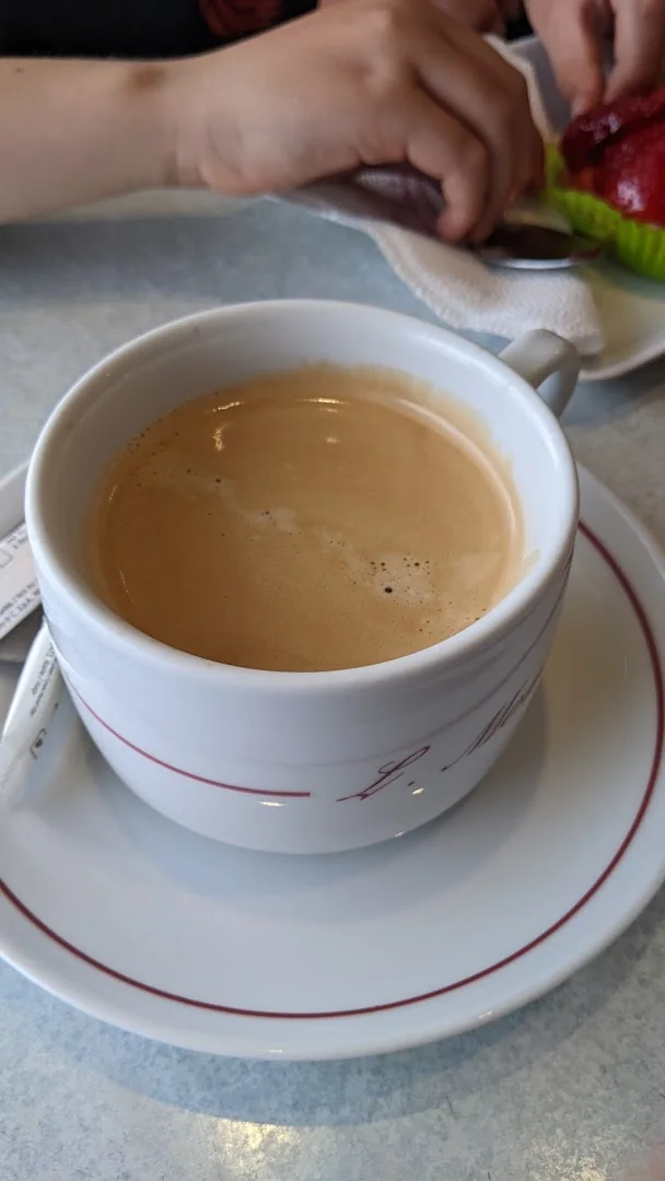 L. Moutet, café espresso dans tasse L. Moutet